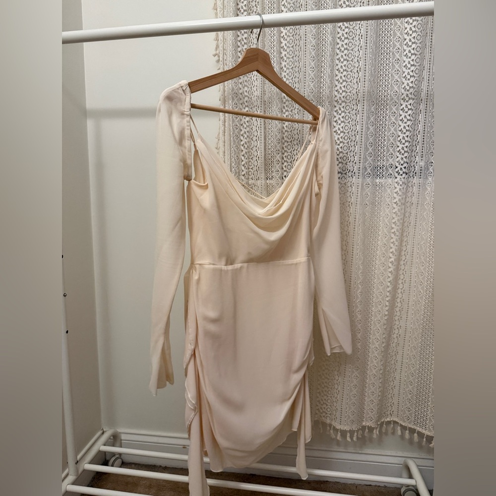 LONG SLEEVE DRAPED MINI DRESS IN IVORY